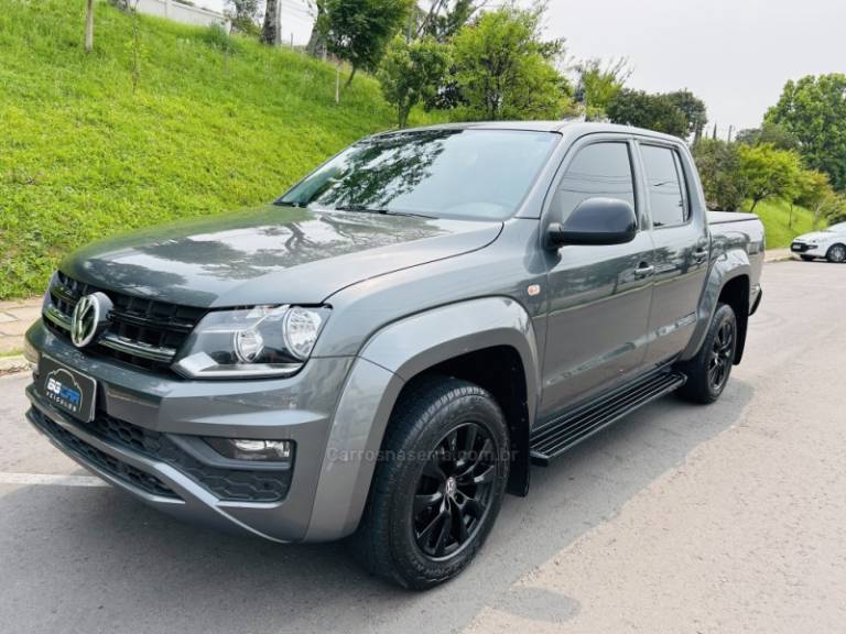 VOLKSWAGEN - AMAROK - 2021/2022 - Cinza - R$ 164.900,00