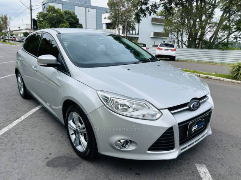 FORD - FOCUS - 2014/2015 - Prata - R$ 59.900,00