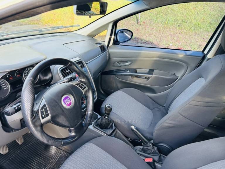 FIAT - PUNTO - 2011/2011 - Branca - R$ 35.900,00