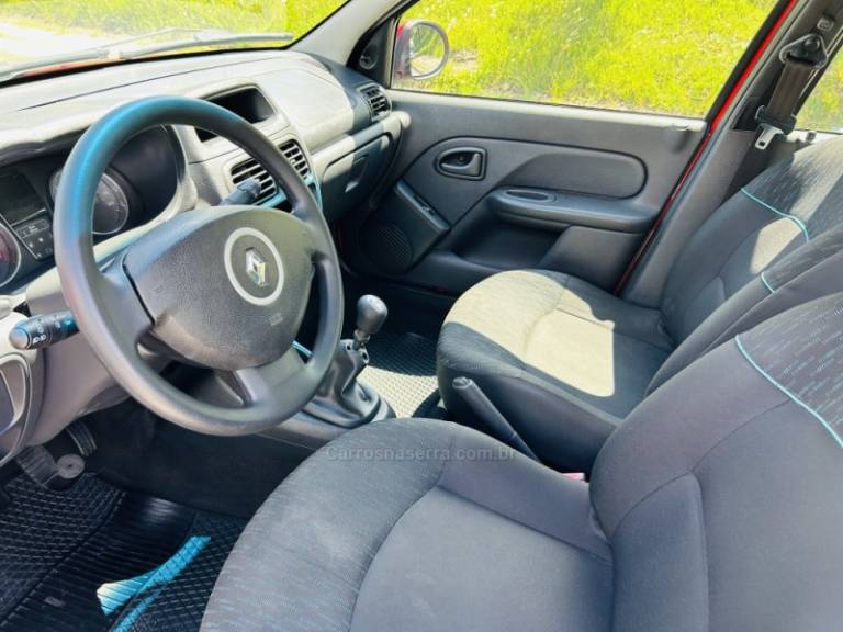 RENAULT - CLIO - 2015/2016 - Vermelha - R$ 37.900,00
