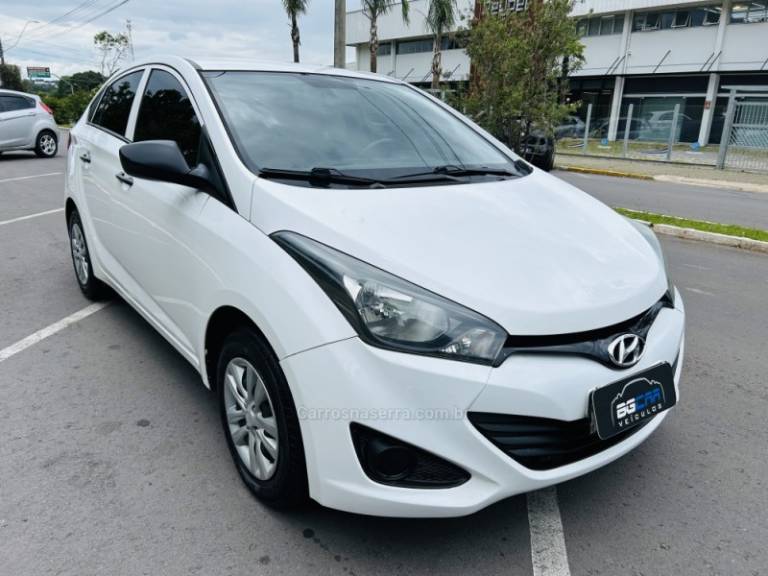 HYUNDAI - HB20S - 2013/2014 - Branca - R$ 44.900,00