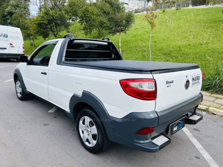 FIAT - STRADA - 2017/2018 - Branca - R$ 62.900,00