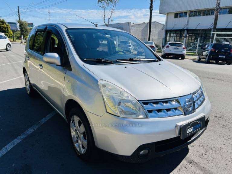 NISSAN - LIVINA - 2009/2010 - Prata - R$ 35.900,00