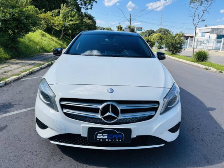 MERCEDES-BENZ - A 200 - 2014/2014 - Branca - R$ 89.900,00