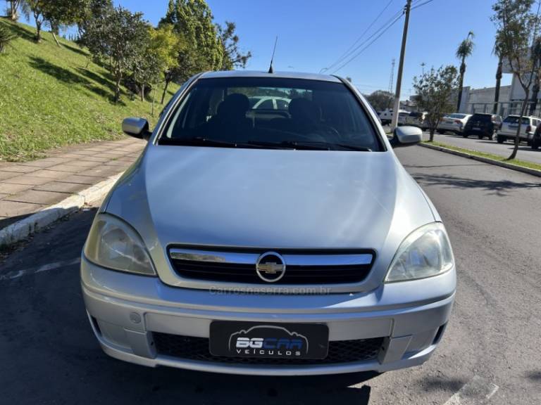 CHEVROLET - CORSA - 2008/2009 - Prata - R$ 29.900,00