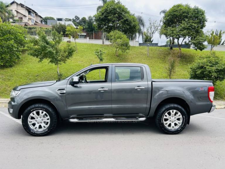 FORD - RANGER - 2017/2018 - Cinza - R$ 145.900,00