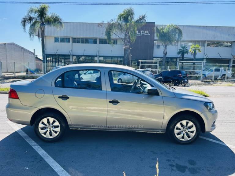 VOLKSWAGEN - VOYAGE - 2014/2015 - Cinza - R$ 45.900,00