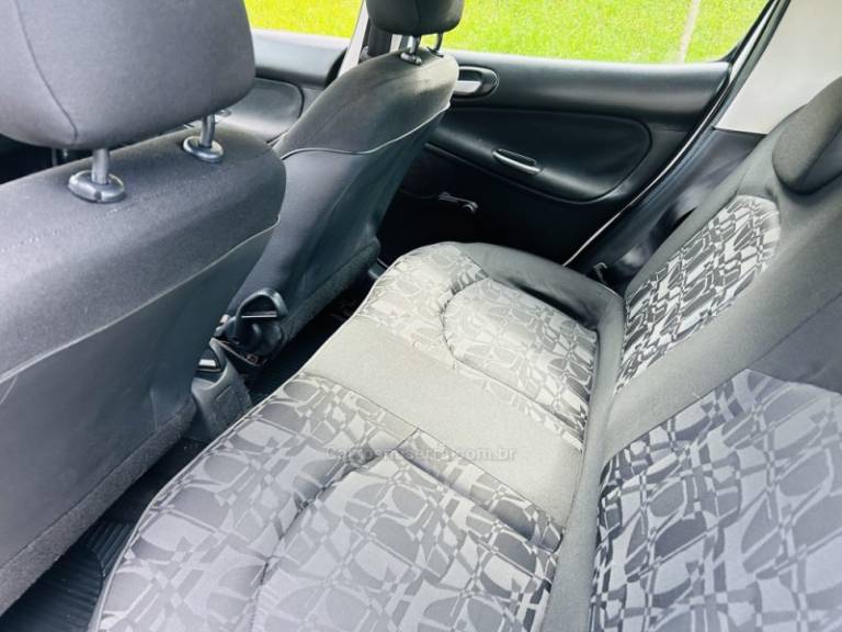 PEUGEOT - 207 - 2010/2011 - Prata - R$ 28.900,00