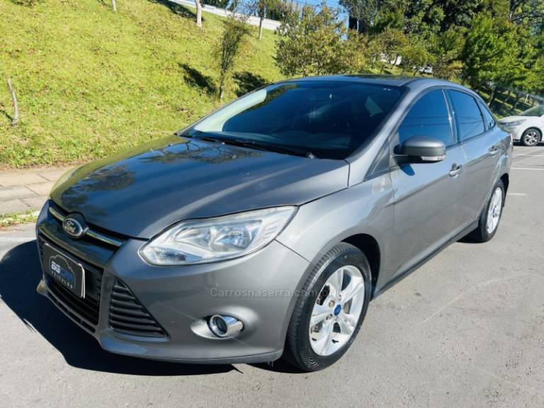 FORD - FOCUS - 2015/2015 - Cinza - R$ 55.900,00