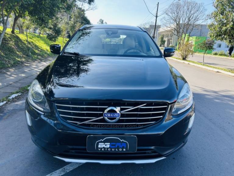 VOLVO - XC60 - 2014/2014 - Preta - R$ 89.900,00