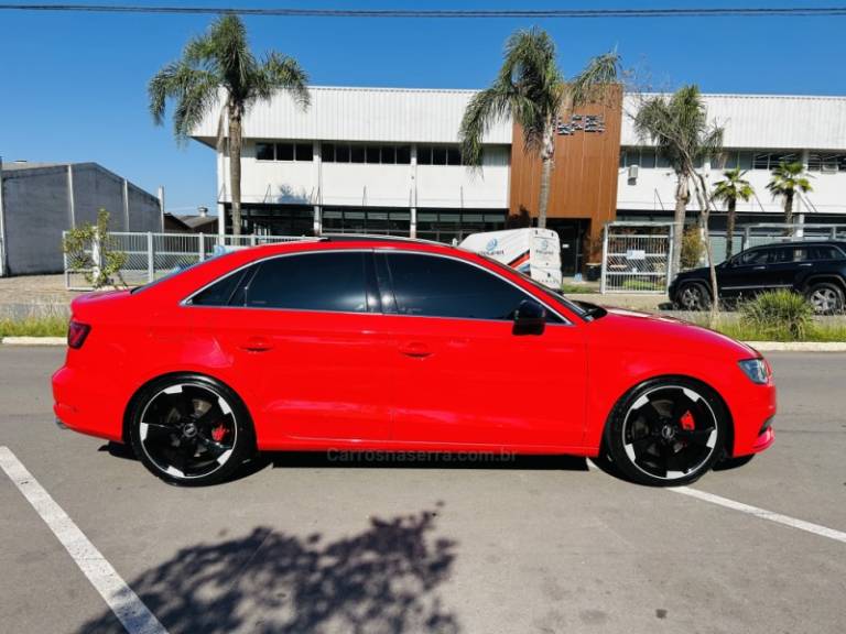 AUDI - A3 - 2015/2016 - Vermelha - R$ 119.900,00