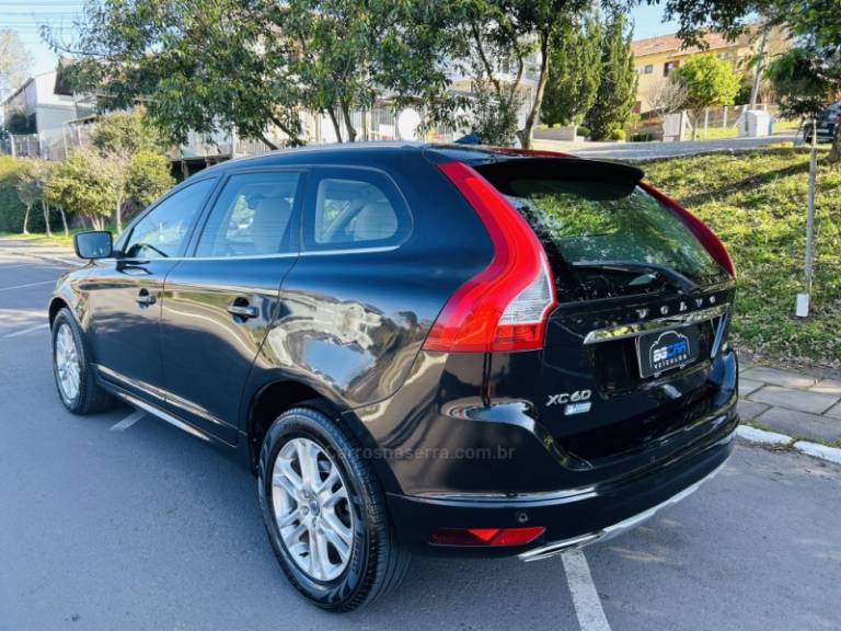 VOLVO - XC60 - 2014/2014 - Preta - R$ 89.900,00