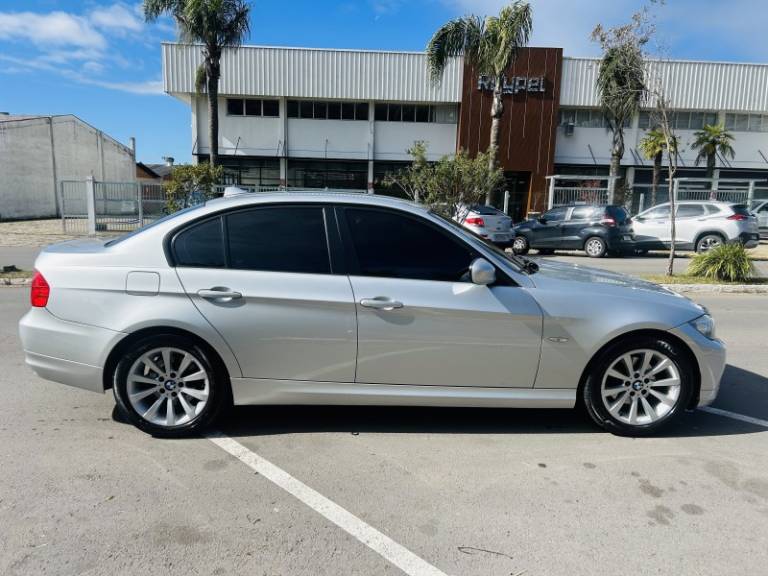 BMW - 320I - 2010/2011 - Prata - R$ 67.900,00