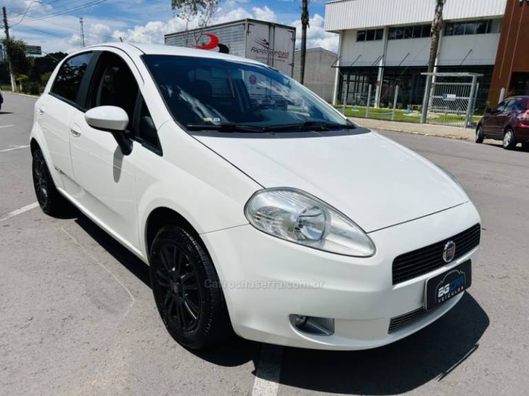 FIAT - PUNTO - 2010/2011 - Branca - R$ 33.900,00