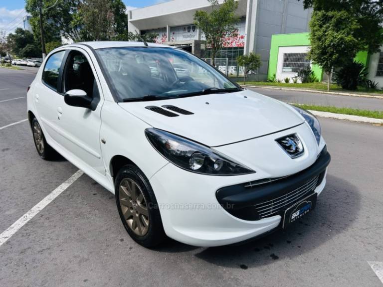 PEUGEOT - 207 - 2010/2011 - Prata - R$ 28.900,00