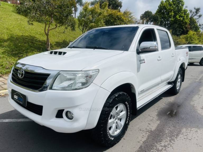 TOYOTA - HILUX - 2014/2014 - Branca - R$ 149.900,00
