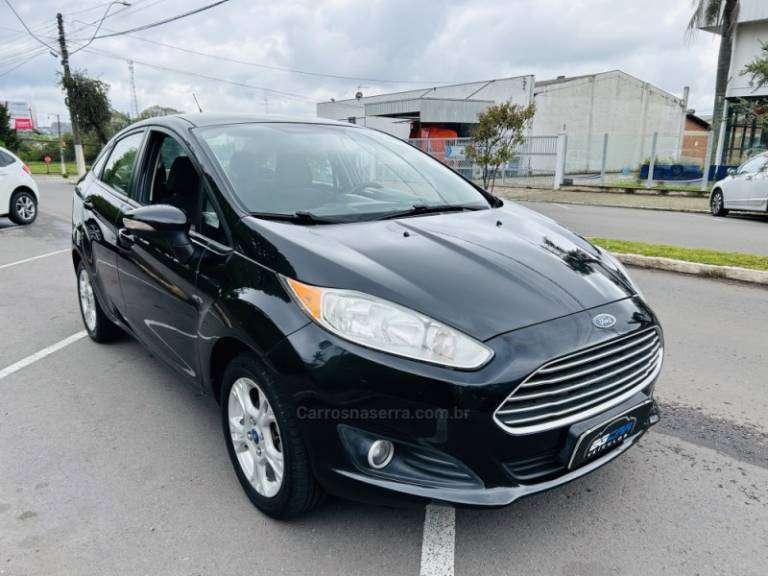 FORD - FIESTA - 2013/2014 - Preta - R$ 44.900,00