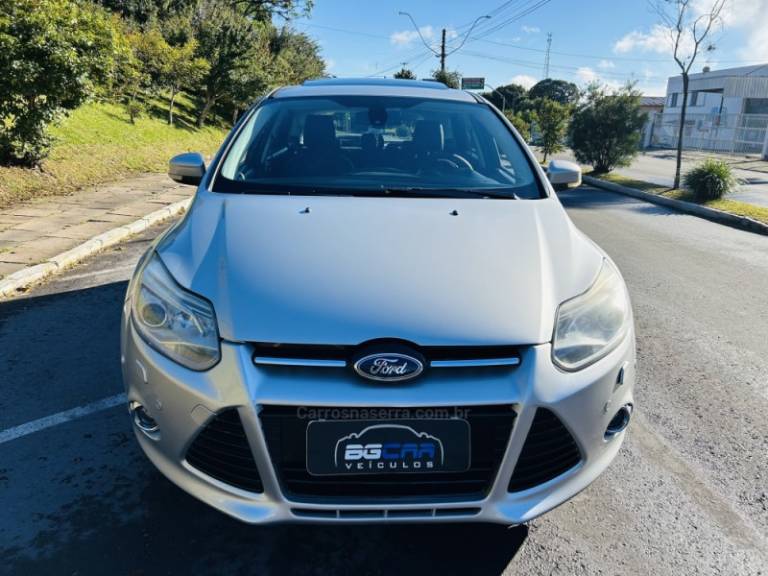 FORD - FOCUS - 2013/2014 - Prata - R$ 59.900,00