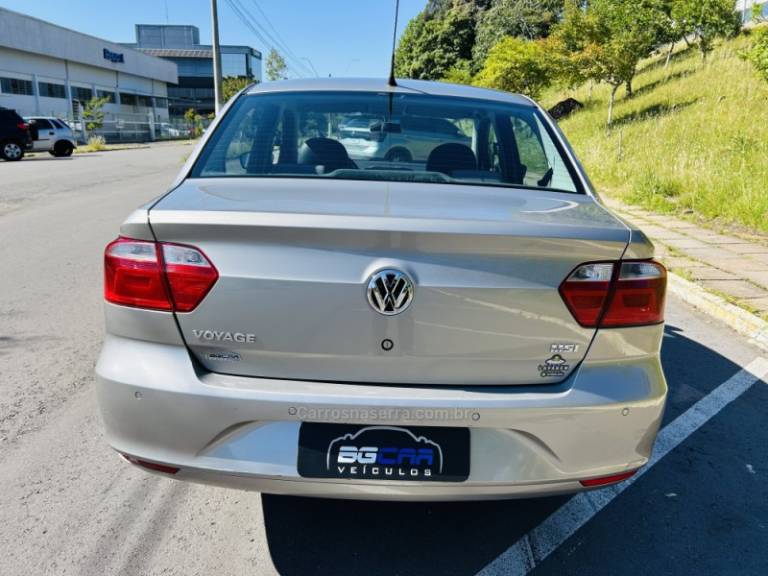 VOLKSWAGEN - VOYAGE - 2014/2015 - Cinza - R$ 45.900,00