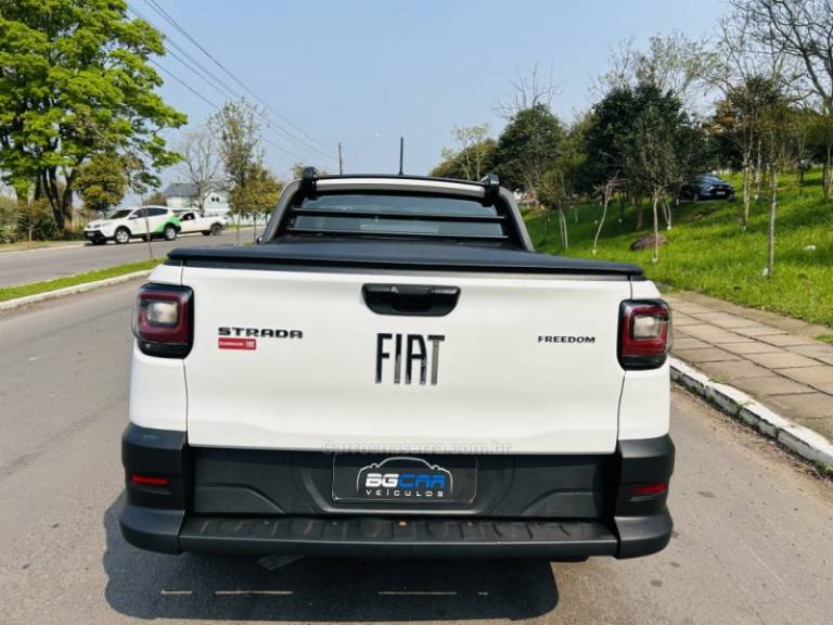 FIAT - STRADA - 2020/2021 - Branca - R$ 82.900,00