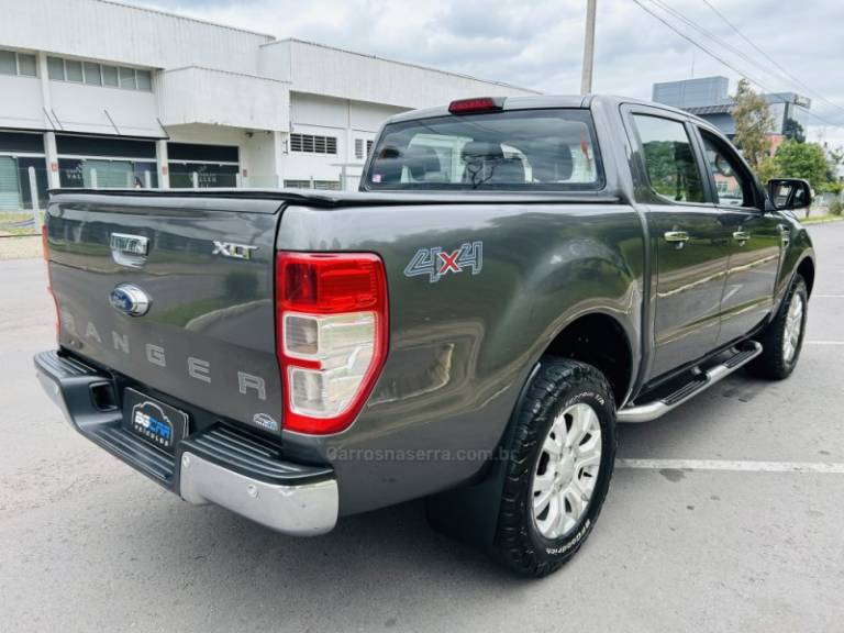 FORD - RANGER - 2017/2018 - Cinza - R$ 145.900,00