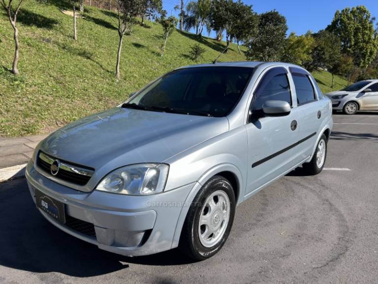 CHEVROLET - CORSA - 2008/2009 - Prata - R$ 29.900,00