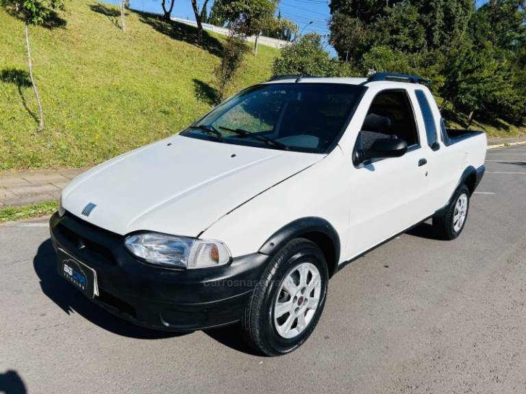 FIAT - STRADA - 2000/2001 - Branca - R$ 29.900,00