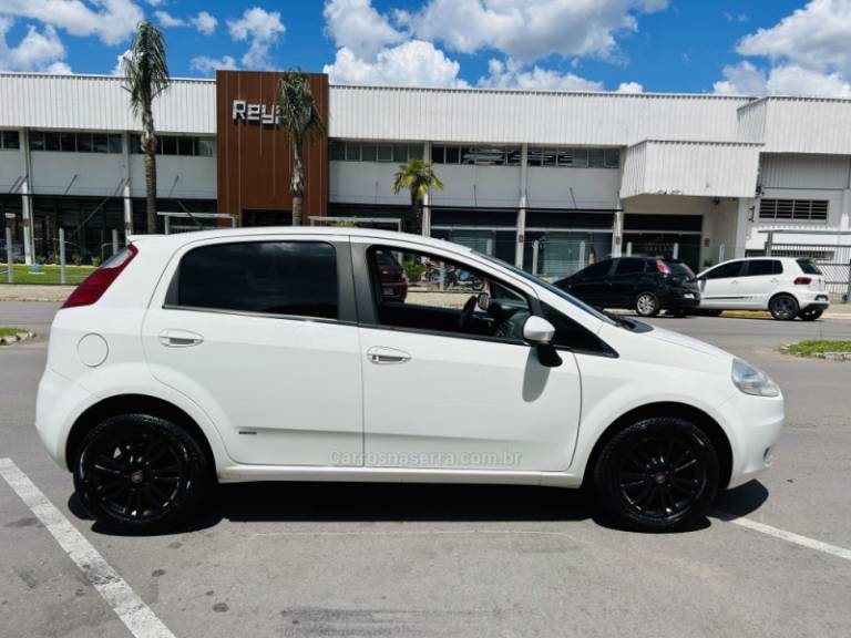 FIAT - PUNTO - 2010/2011 - Branca - R$ 33.900,00