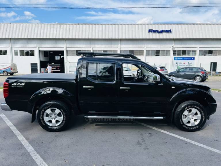 NISSAN - FRONTIER - 2010/2011 - Preta - R$ 89.900,00