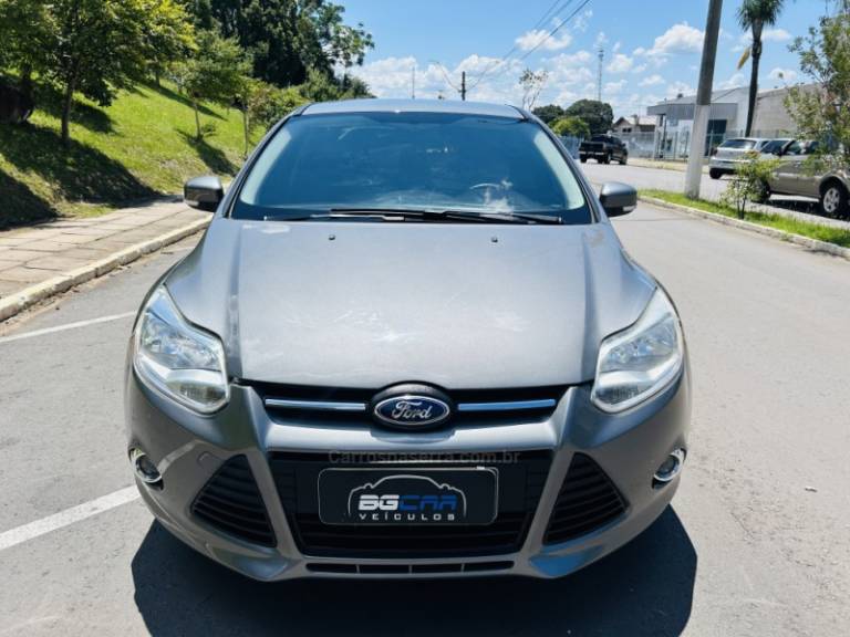 FORD - FOCUS - 2015/2015 - Cinza - R$ 54.900,00