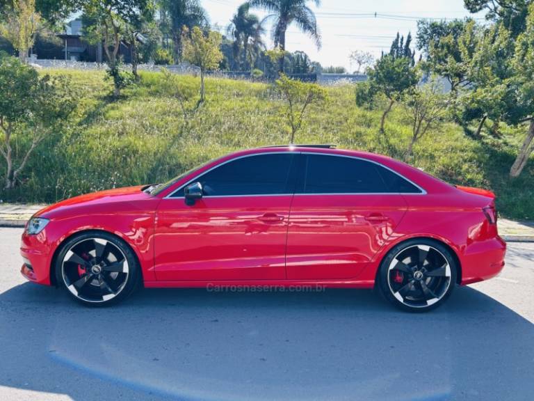 AUDI - A3 - 2015/2016 - Vermelha - R$ 119.900,00