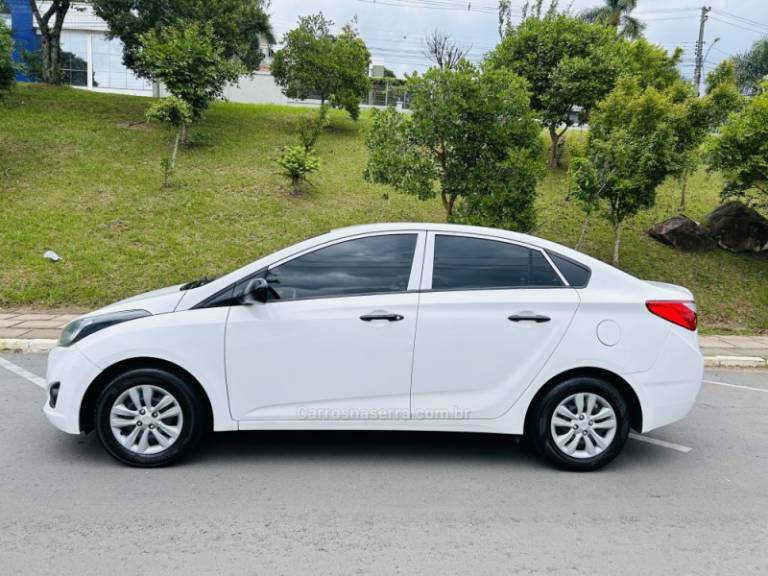 HYUNDAI - HB20S - 2013/2014 - Branca - R$ 44.900,00