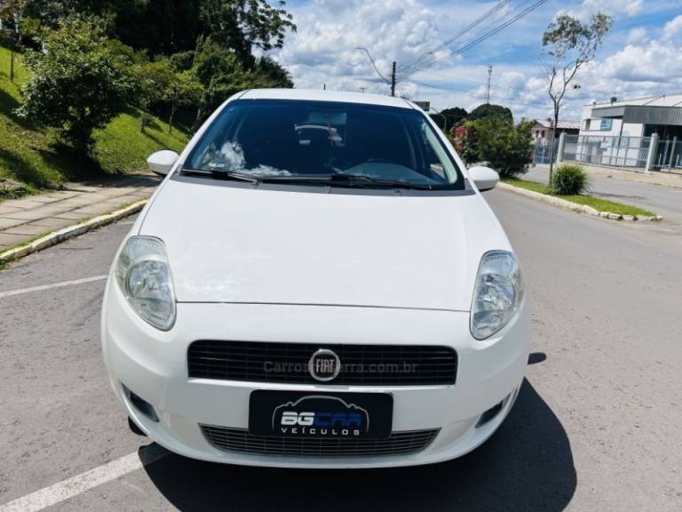 FIAT - PUNTO - 2010/2011 - Branca - R$ 33.900,00