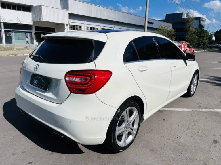 MERCEDES-BENZ - A 200 - 2014/2014 - Branca - R$ 89.900,00