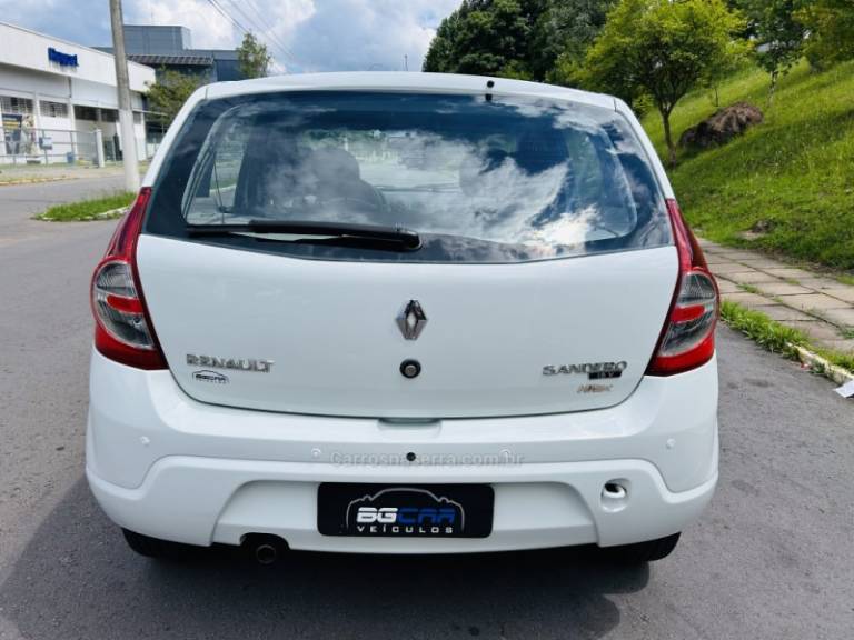 RENAULT - SANDERO - 2009/2010 - Branca - R$ 30.900,00