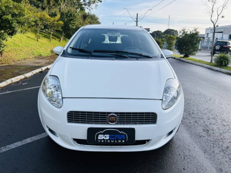 FIAT - PUNTO - 2011/2011 - Branca - R$ 35.900,00
