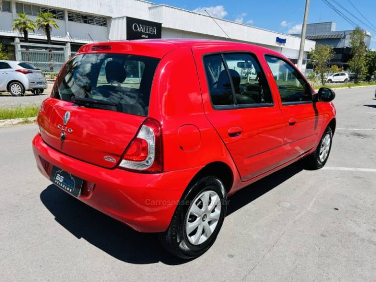 RENAULT - CLIO - 2015/2016 - Vermelha - R$ 37.900,00