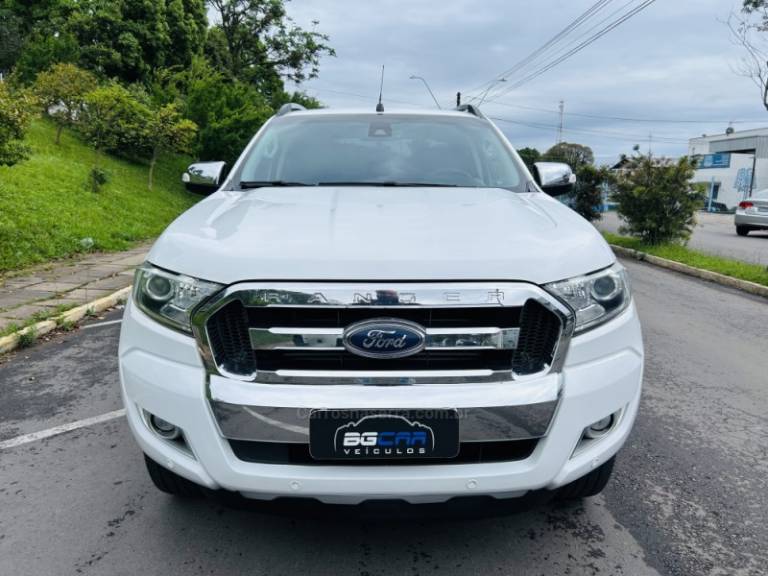 FORD - RANGER - 2016/2017 - Branca - R$ 144.900,00