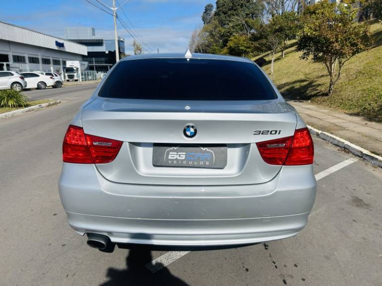 BMW - 320I - 2010/2011 - Prata - R$ 67.900,00