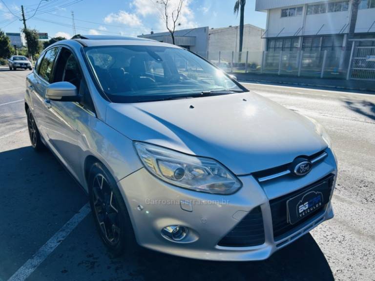 FORD - FOCUS - 2013/2014 - Prata - R$ 59.900,00