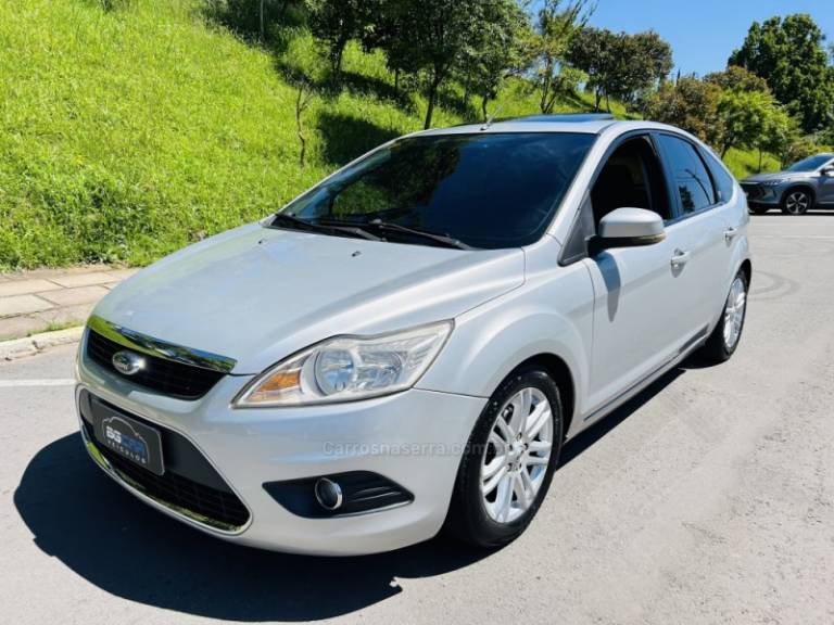 FORD - FOCUS - 2009/2009 - Prata - R$ 40.900,00