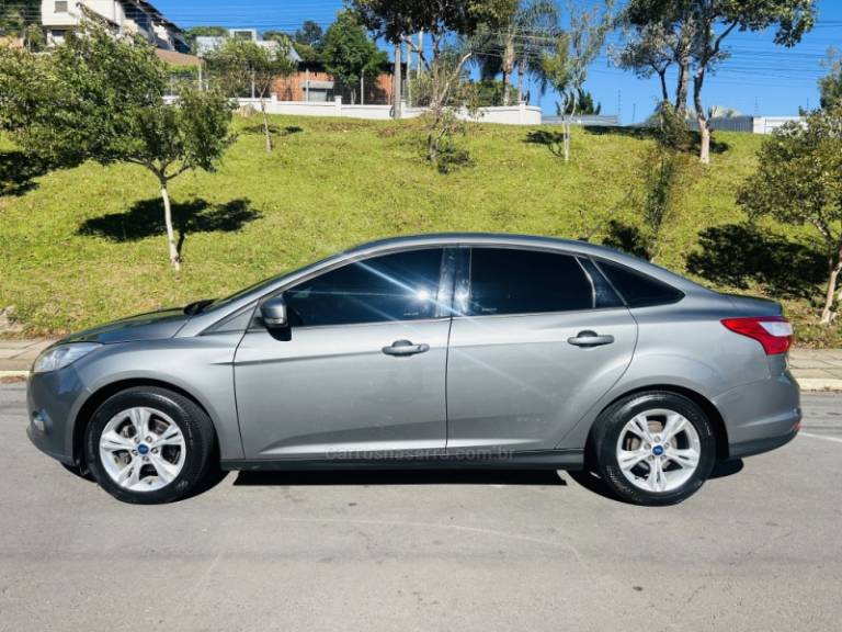 FORD - FOCUS - 2015/2015 - Cinza - R$ 55.900,00