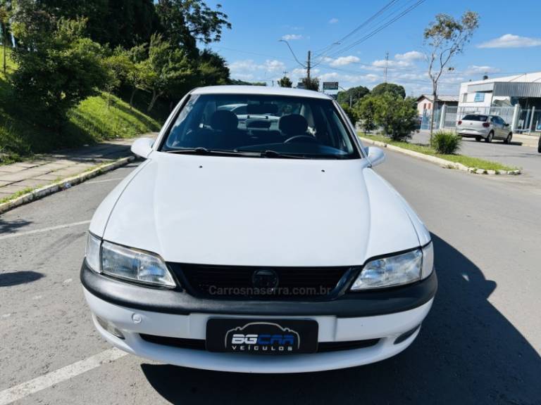 CHEVROLET - VECTRA - 1998/1998 - Branca - R$ 19.900,00