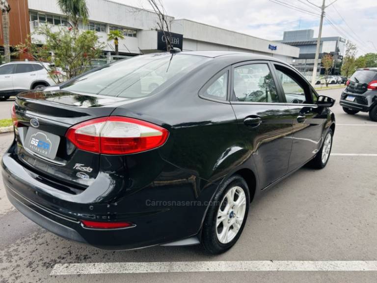 FORD - FIESTA - 2013/2014 - Preta - R$ 44.900,00