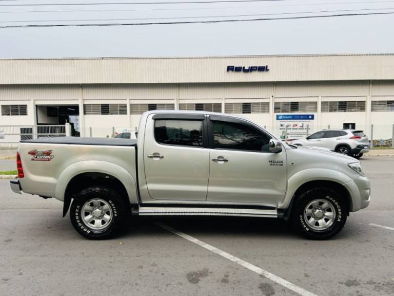 TOYOTA - HILUX - 2011/2011 - Prata - R$ 109.900,00