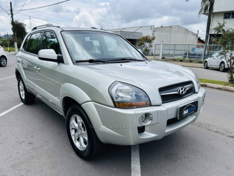 HYUNDAI - TUCSON - 2011/2012 - Prata - R$ 47.900,00