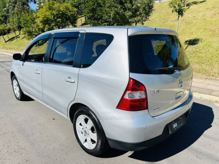 NISSAN - LIVINA - 2009/2010 - Prata - R$ 35.900,00