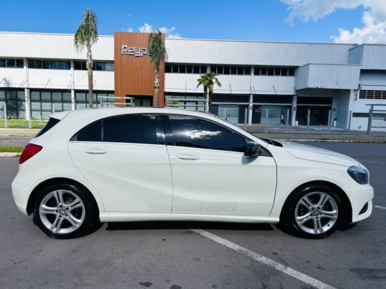 MERCEDES-BENZ - A 200 - 2014/2014 - Branca - R$ 89.900,00