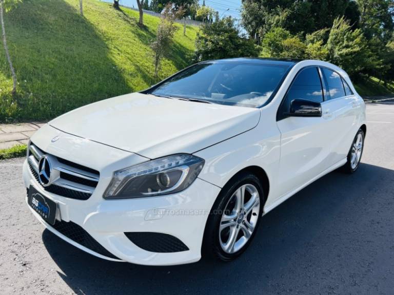 MERCEDES-BENZ - A 200 - 2014/2014 - Branca - R$ 89.900,00