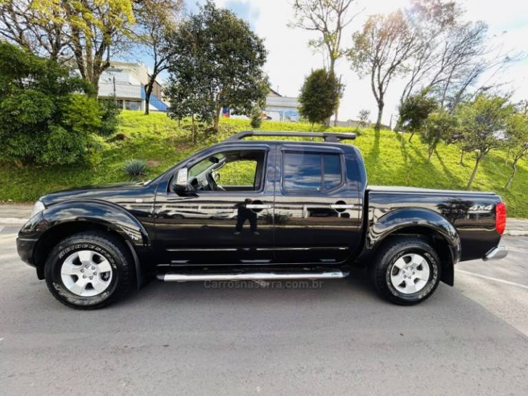 NISSAN - FRONTIER - 2010/2011 - Preta - R$ 89.900,00